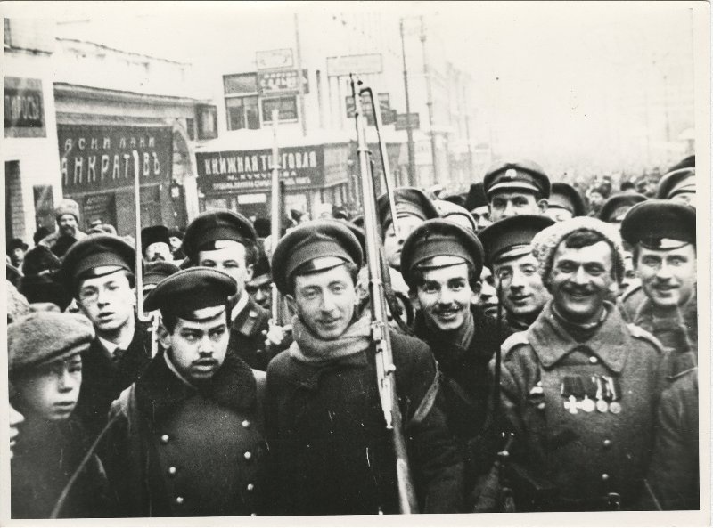 Файл:Петроград-февраль-1917.jpg