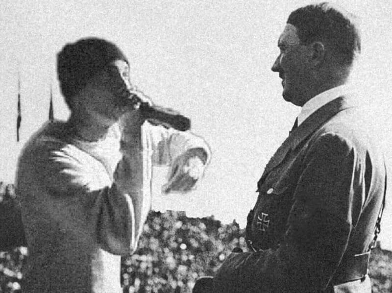 Файл:Эминем-и-Гитлер-1945.jpg