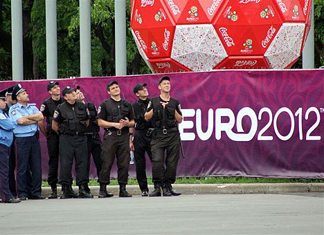 Файл:Euro-2012-police.jpg