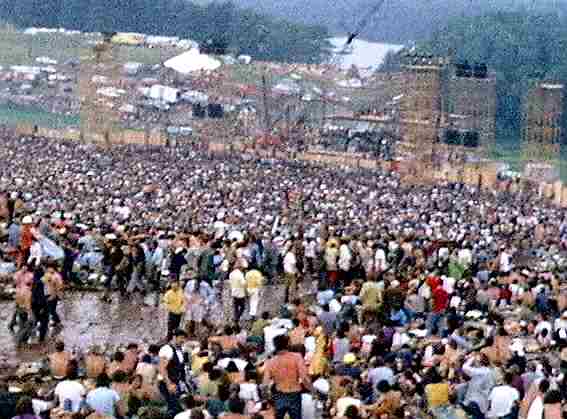 Файл:Woodstock music festival redmond stage.jpg