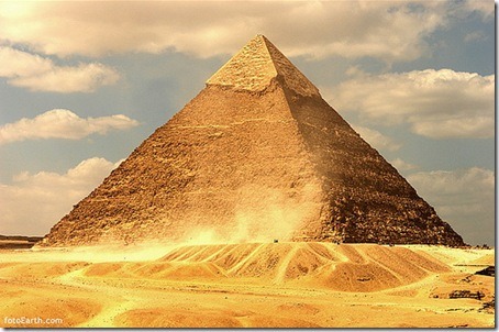 Файл:Пирамида из камня.jpg