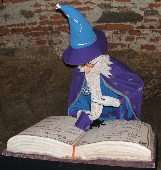 Файл:Волшебник с книгой.jpg