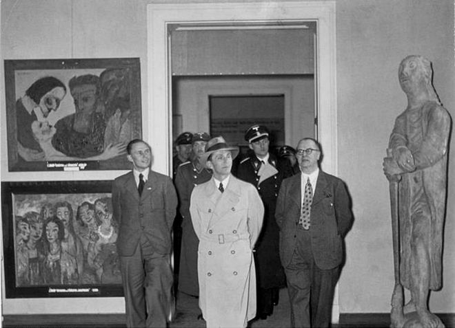 Файл:660px-Ausstellung entartete kunst 1937.jpg