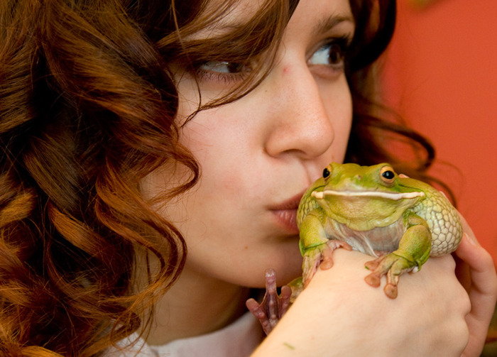 Файл:Girl and frog.jpg