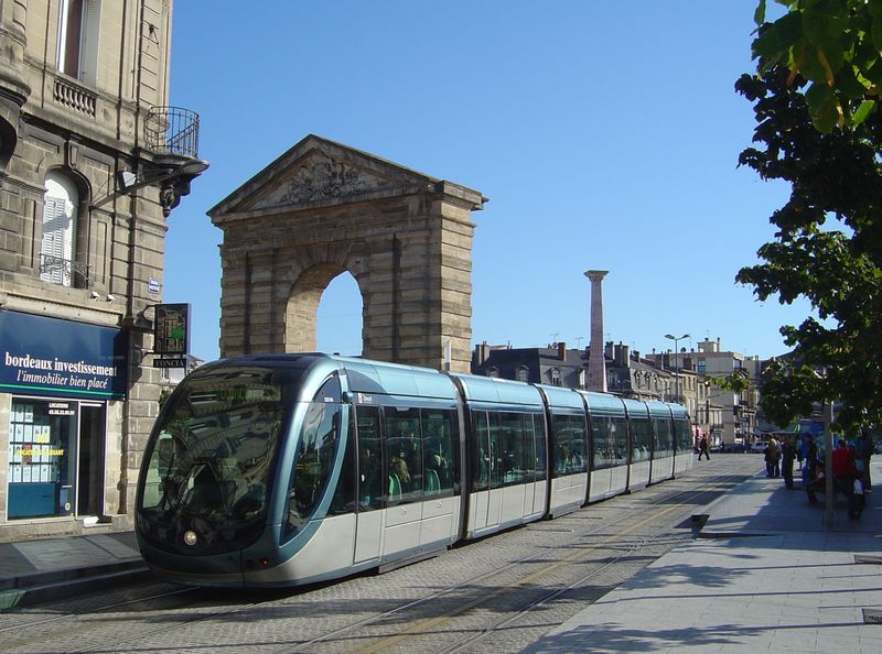 Файл:800px-Tram in Bordeaux.jpg