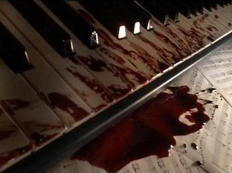 Файл:Рояль в крови.jpg