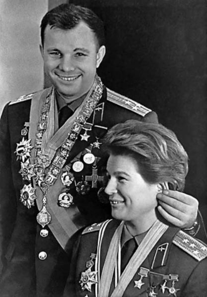 Файл:Gagarin i Tereshkova.jpg