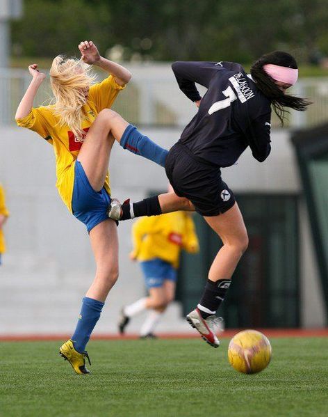 Файл:Женский-футбол.jpg